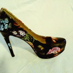 Chinese Laundry pumps